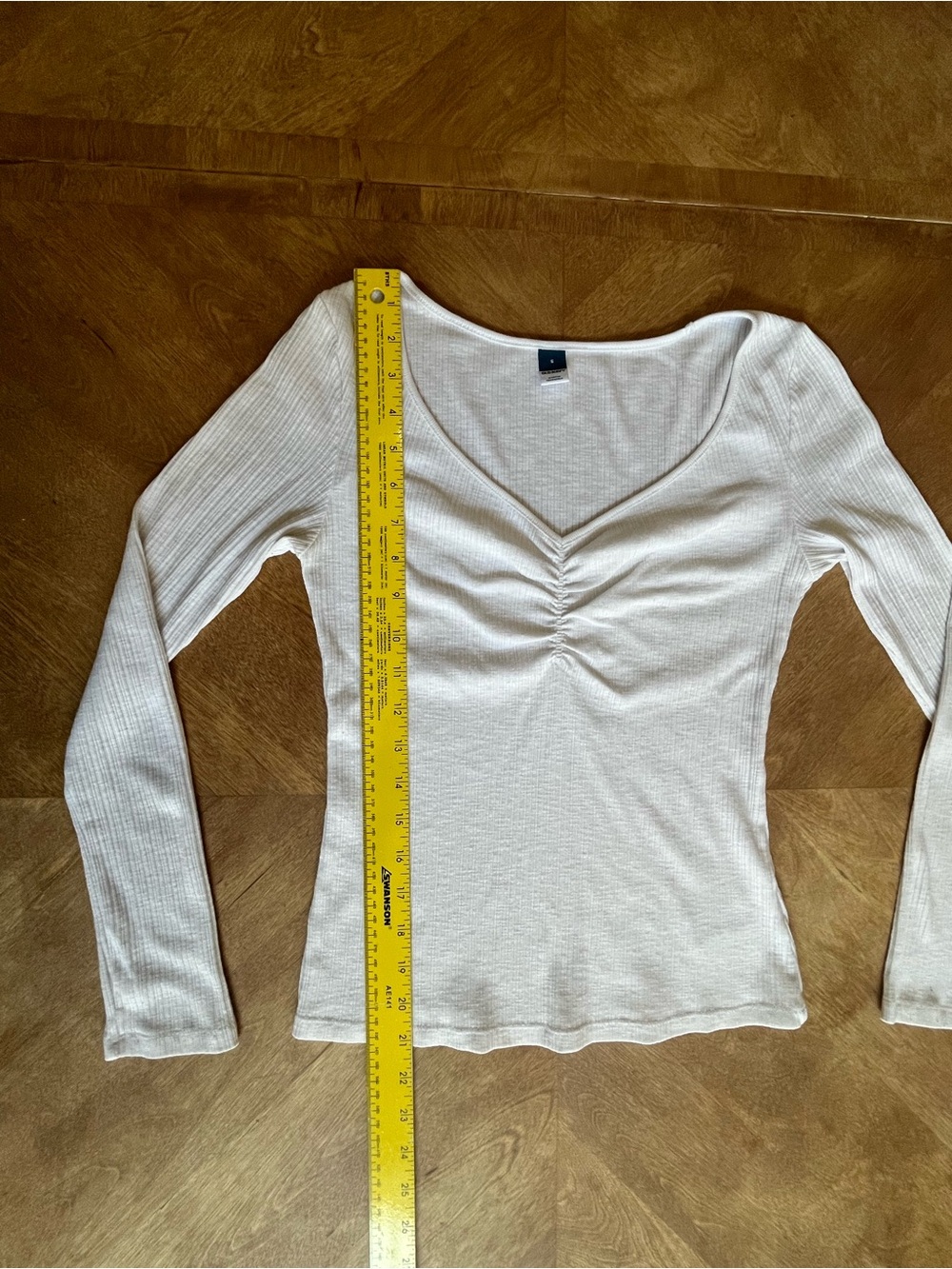 ✨ Old Navy White Ribbed Ruched Long Sleeve Top | Women’s Small 🤍 - Picture 6 of 9